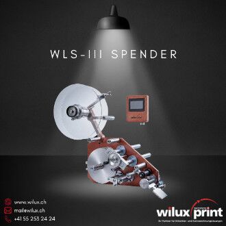 WILUX WLS-III Etikettenspender – industrieller Etikettierkopf mit Abrollhaspel, Spendekante und Touchscreen-Bedienpanel