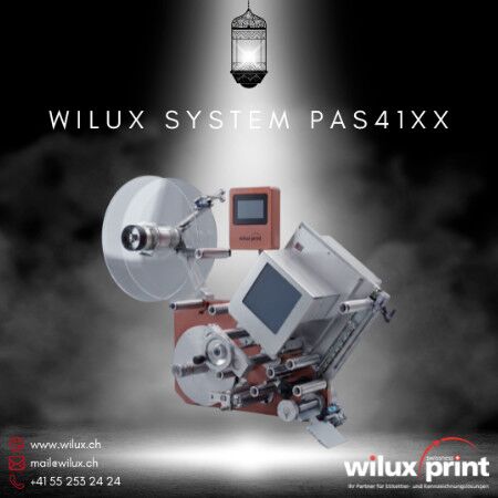Industrielle Etikettiermaschinen zum Drucken und Spenden — WILUX System PLS41xx mit WLS-III-Etikettierkopf und Inline-Thermotransferdrucker
