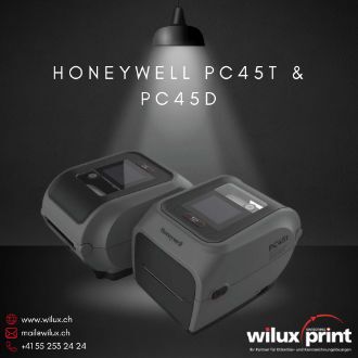 Honeywell PC45T und PC45D, zwei innovative Desktop-Barcodedrucker, auf dunklem Hintergrund. Beide Modelle zeigen moderne Designelemente mit Displays und Bedienelementen inklusive WILUX PRINT Kontaktinformationen unten
